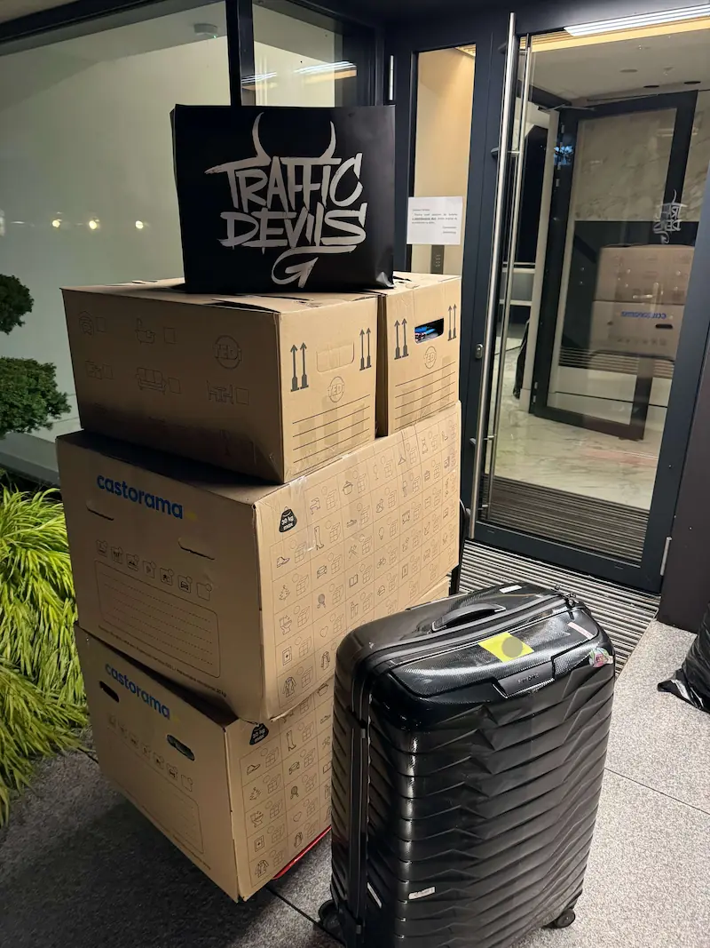 Profesjonalne zabezpieczanie mebli folią i kocami